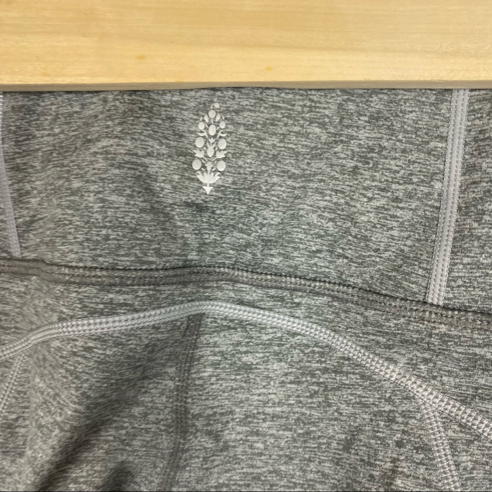 NEW Free People Movement High Rise Gray You’re A Peach 7/8 Leggings Size Small - Picture 6 of 12
